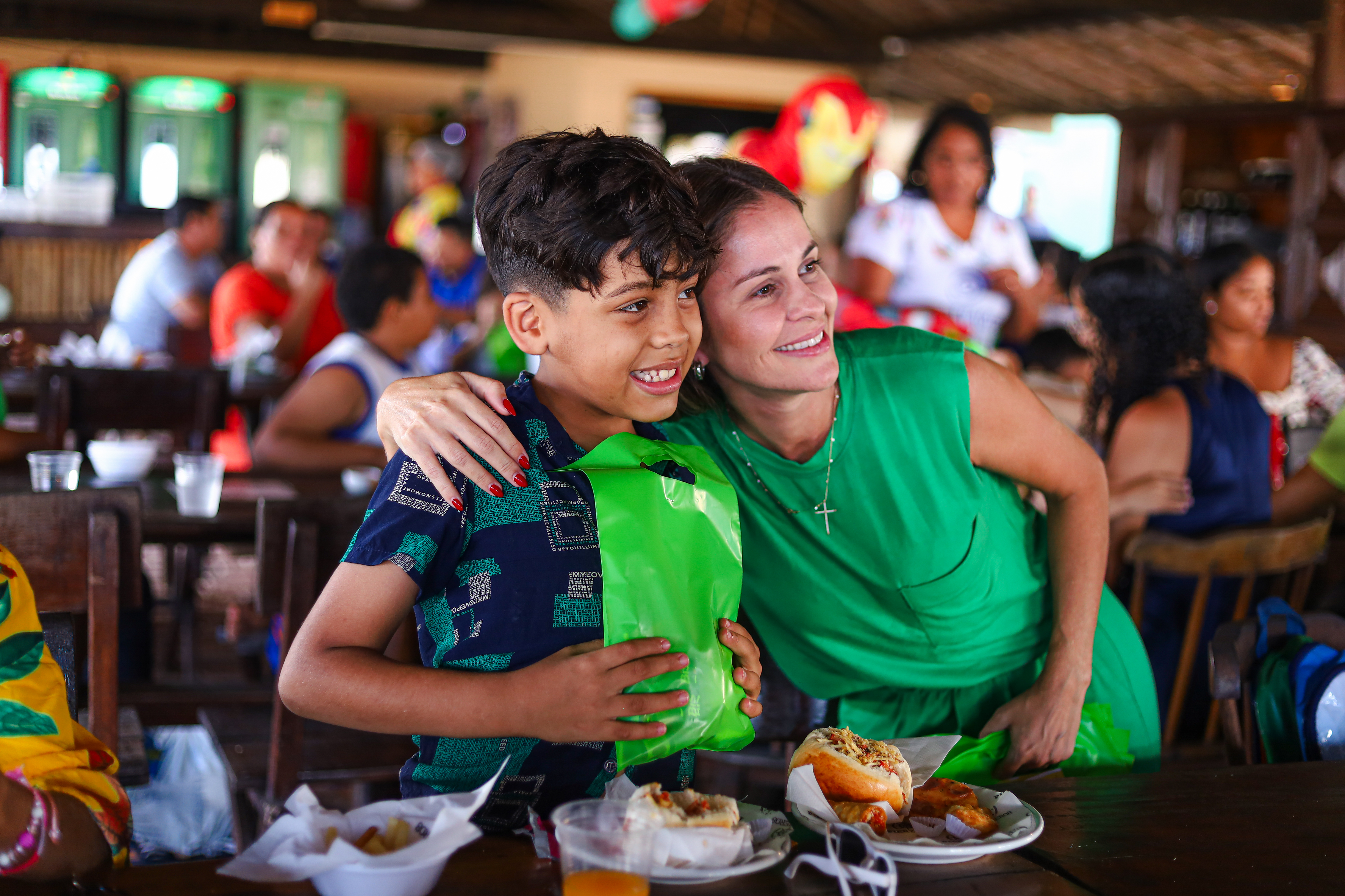 Estudantes da Educação Inclusiva conhecem restaurante na Barra Nova