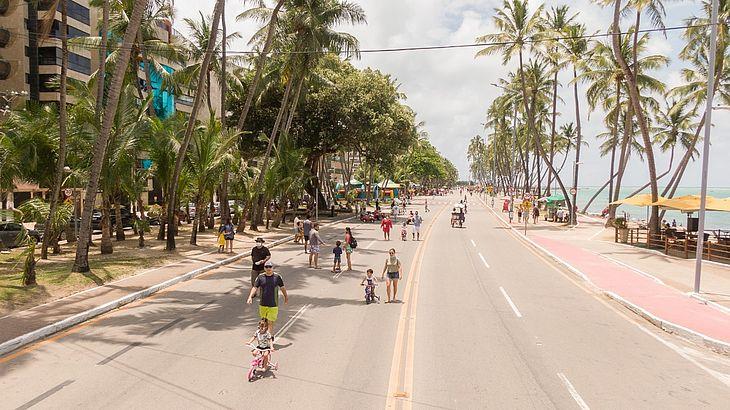 Rua aberta da Ponta Verde funcionará também durante o feriado de Nossa Senhora Aparecida