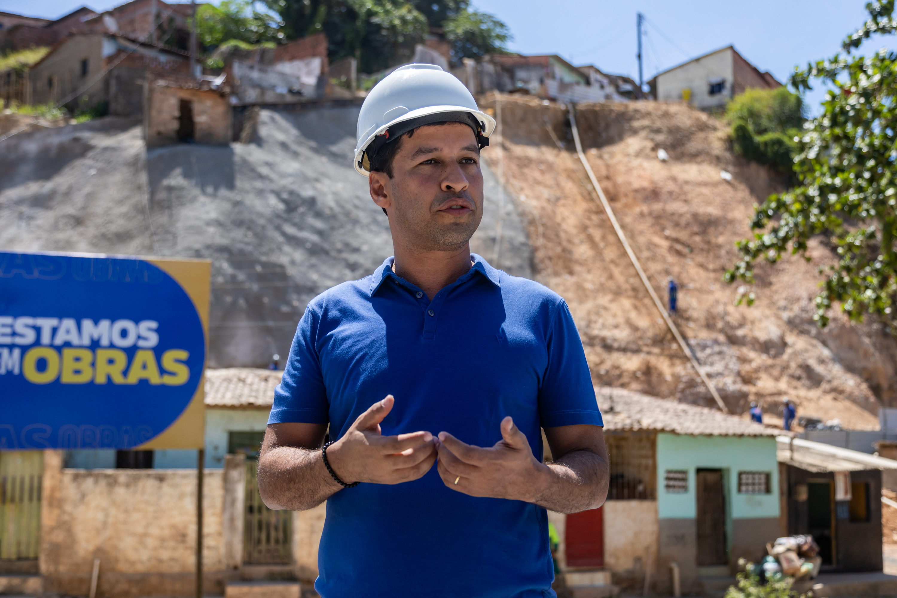 Vice-prefeito e secretário de Infraestrutura visita obra do Renasce Salgadinho