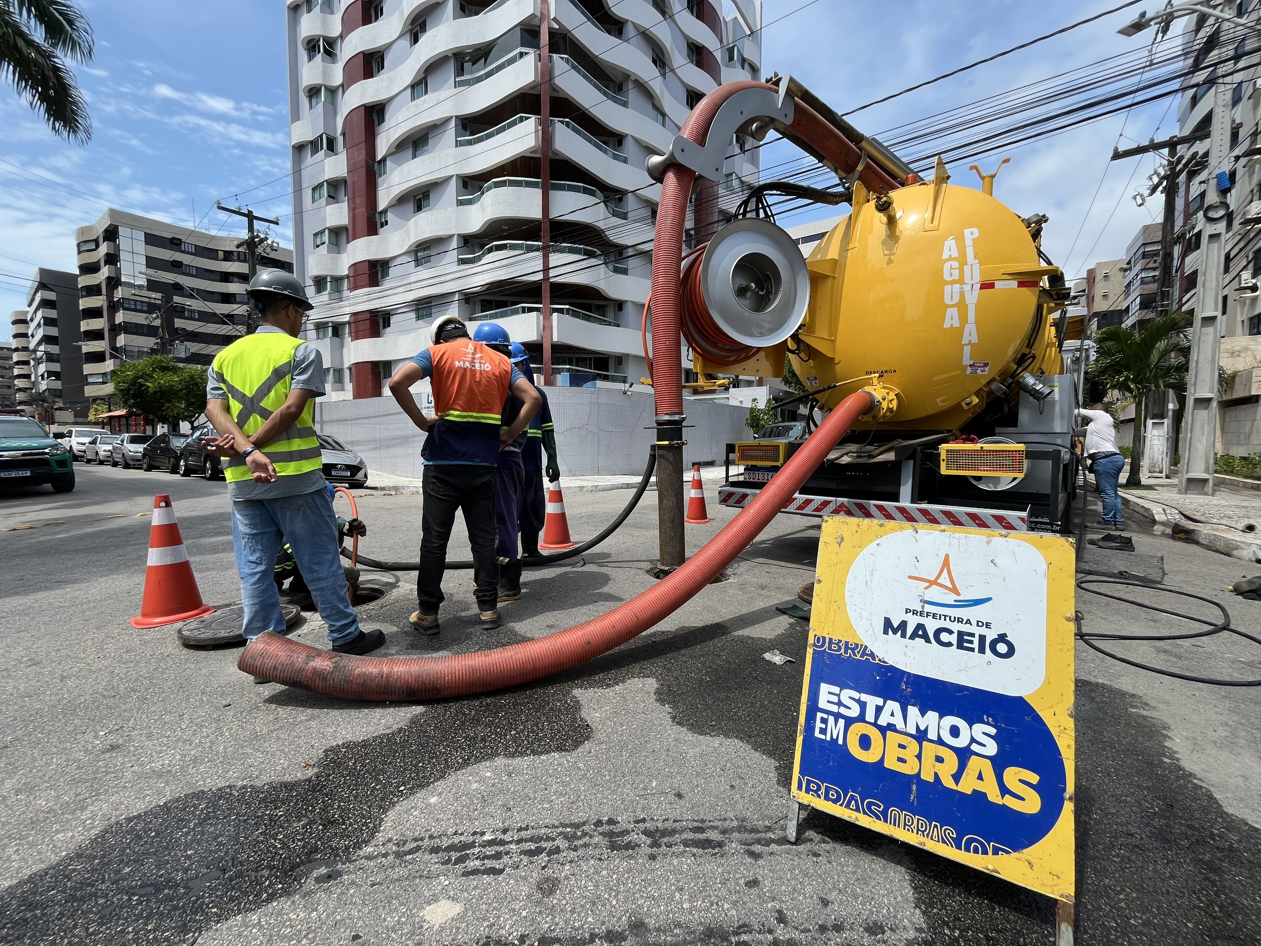 Ação de Prefeitura identifica mais dois pontos de esgoto irregular na Ponta Verde