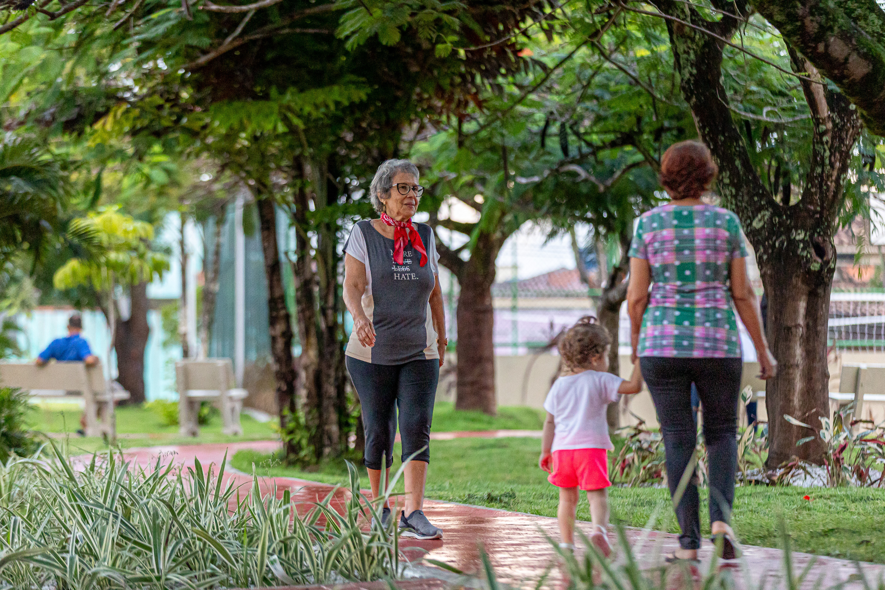 Praça que servia como depósito de lixo é entregue revitalizada aos moradores da Serraria