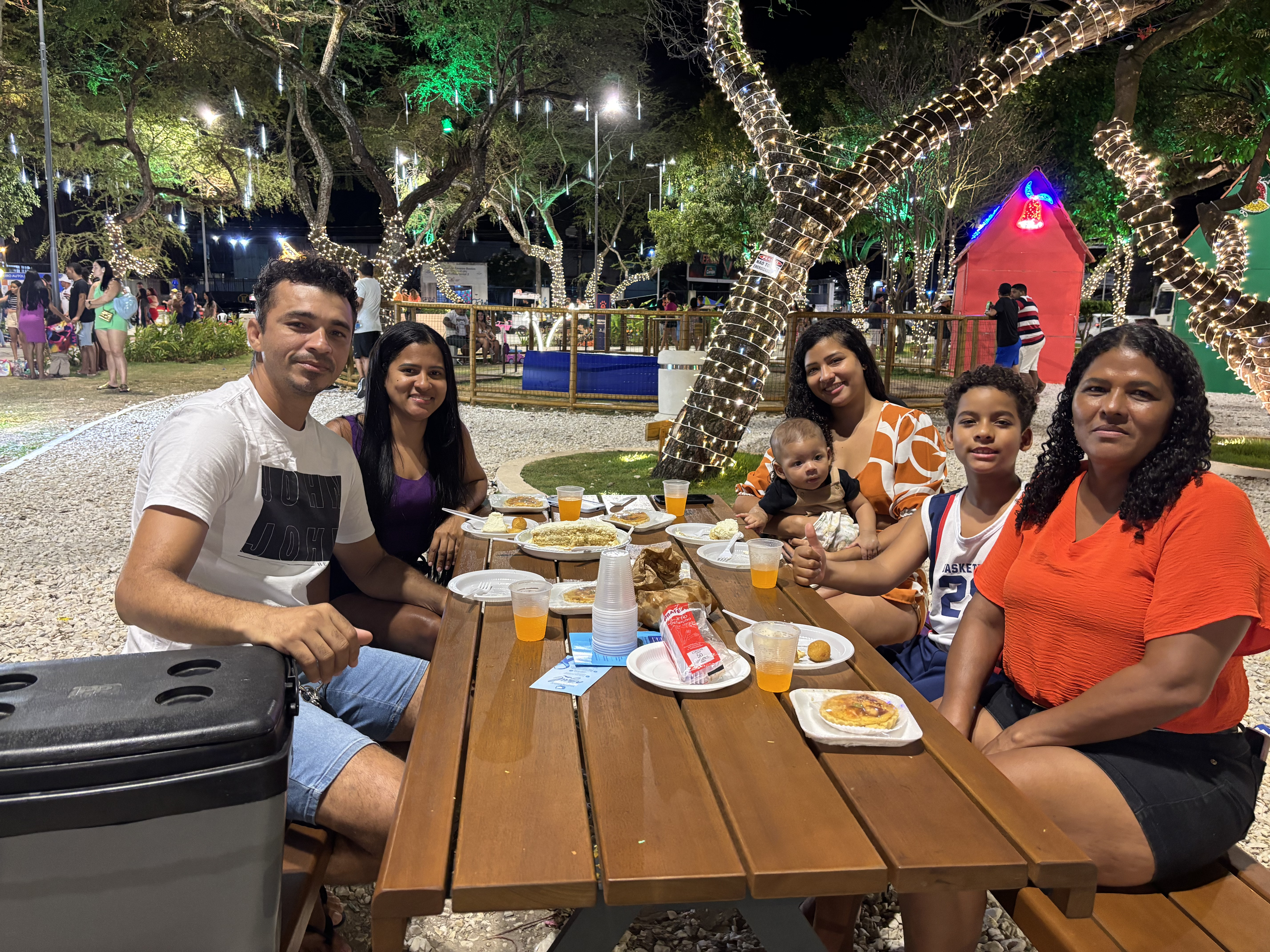 Família vem de São Miguel dos Milagres comemorar aniversário do filho no Parque Centenário