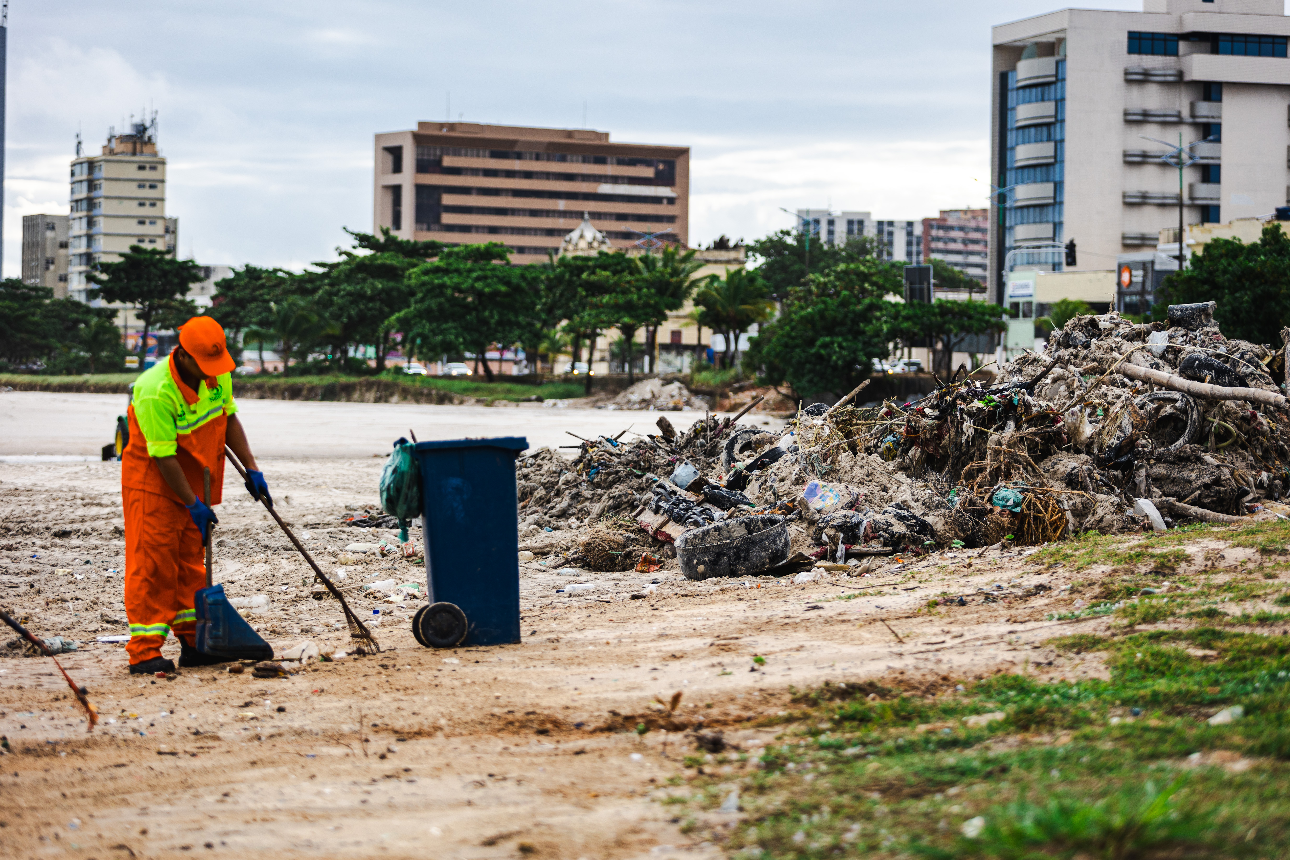 Prefeitura realiza ações coordenadas de enfrentamento aos danos causados pelas chuvas na capital