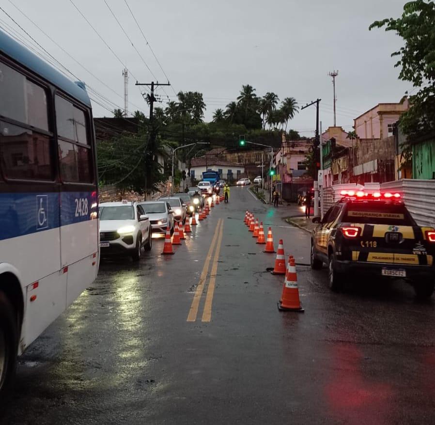 DMTT testa faixa reversível para reduzir congestionamento na ladeira de Bebedouro