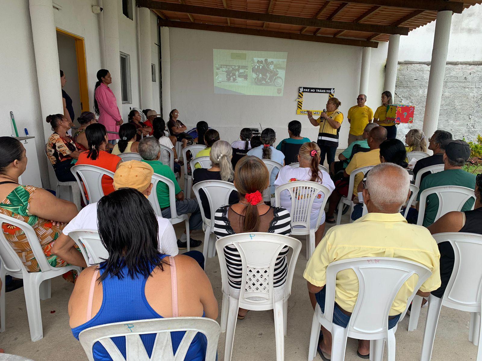 Departamento de Trânsito leva ações do Maio Amarelo ao público da Pestalozzi