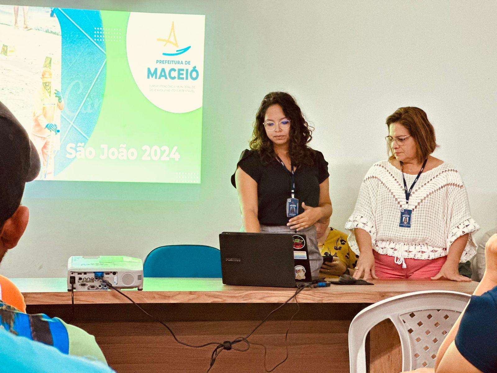 Ambulantes que vão trabalhar no São João Massayó recebem capacitação