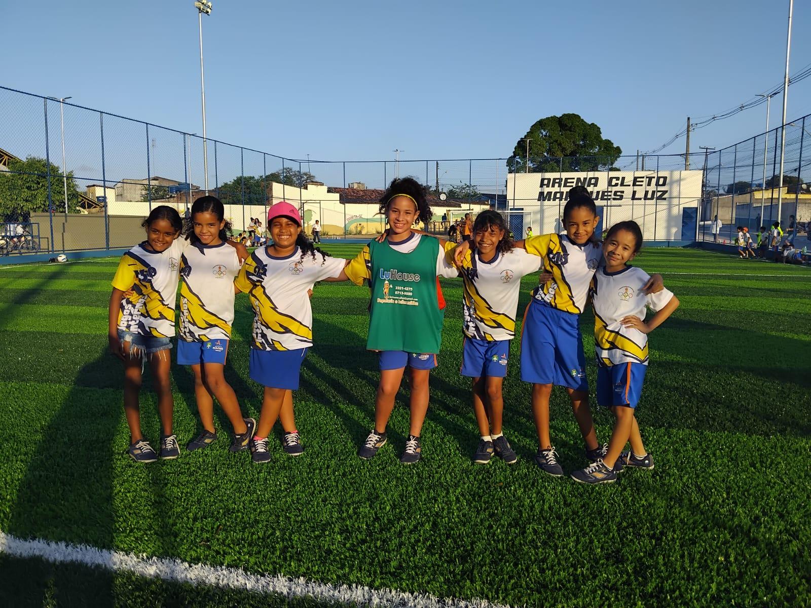 Areninha da Santa Amélia abriga jogos internos de escola municipal