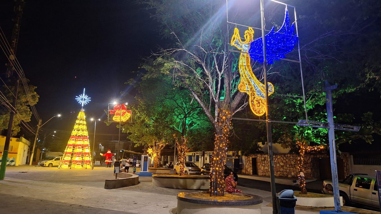 Ilumina instala decoração natalina na Jatiúca e em Ipioca