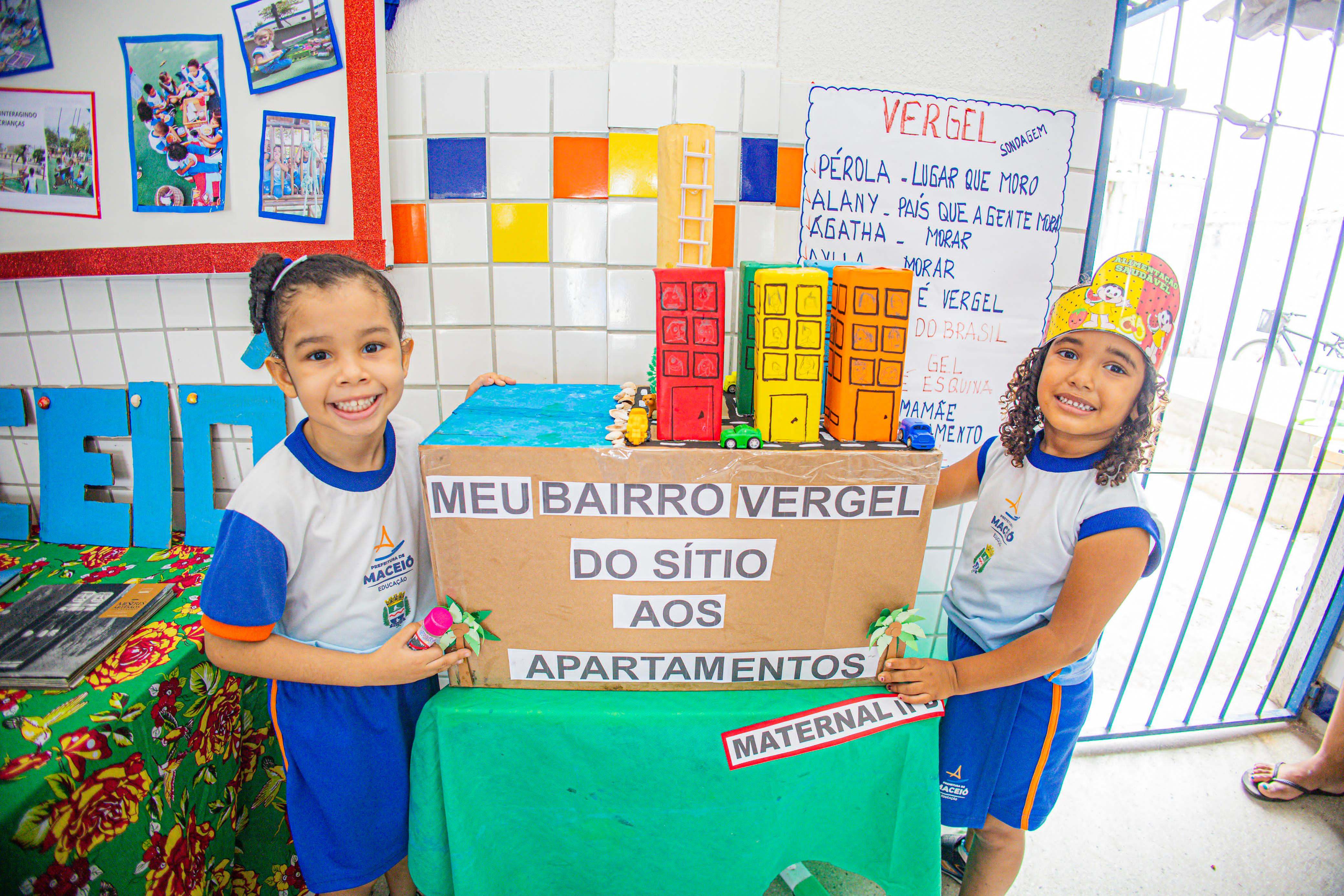 Alunos de creche municipal no Vergel do Lago apresentam à comunidade trabalhos desenvolvidos a partir de visitas no bairro