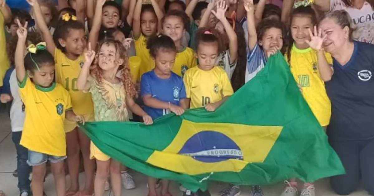 Atividade Jogo de Tabuleiro com o tema Copa do Mundo - Professora