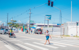 Faixa de pedestres e novo semáforo são implantados no Jacintinho