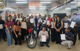 Programa  Acessuas Trabalho forma primeira turma de mecânicos de motos