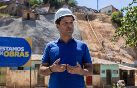 Vice-prefeito e secretário de Infraestrutura visita obra do Renasce Salgadinho