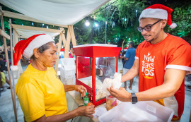 Parada Natalina leva brilho e magia do natal para comunidades de Maceió