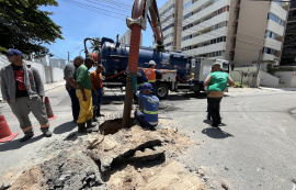 Prefeitura autua BRK Ambiental por ligação clandestina de esgoto na Ponta Verde