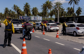Maio Amarelo começa com ação educativa no Pontal da Barra