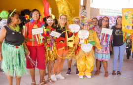 Idosas do Cras Área Lagunar celebram Carnaval com muita alegria e diversão