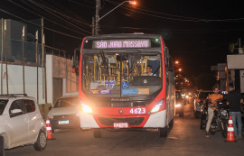Moradores da parte alta curtem o São João Massayó com ônibus de graça até o Jaraguá