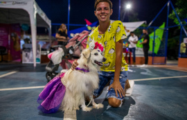 BloCão: tutores levam pets para a folia nas prévias carnavalescas