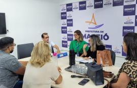 Secretaria de Gestão recebe associação representante de professores aposentados para discutir biênios