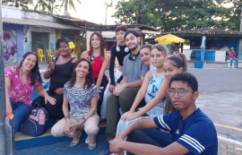 Adolescentes do Centro de Atenção Psicossocial Infantil participam de oficina de fotografia no Pontal
