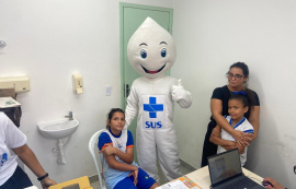 Quase três mil alunos de escolas municipais são vacinados contra a dengue