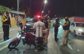 Operação Ruído Zero aborda motociclistas com descarga alterada