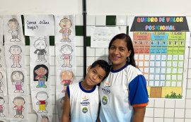'Nunca é tarde': escola municipal se torna espaço de transformação para adultos que voltam a estudar, juntos aos filhos e netos