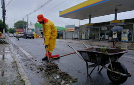 Moradores do Benedito Bentes e Serraria são beneficiados com mutirão de limpeza