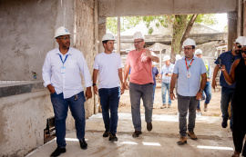 Vice-prefeito e titular da Seminfra visita obras do mercado público do Biu