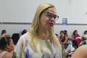 Professora e técnica pedagógica da coordenadoria de Educação Especial, Pollyana Satirio. Foto: Natália Luiza/Ascom Semed