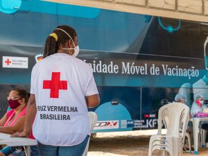 Ônibus da Vacina é uma parceria da Prefeitura com a Cruz Vermelha Brasileira / Foto: Célio Júnior