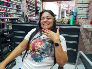 Para a cliente Verônica Lopes, comodidade e preço acessível atraem consumidores para o local. Foto: Tatiane Gomes/Ascom Semtabes