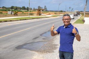 Morador da região está satisfeito com as obras de infraestrutura no bairro. Foto: Júnior Bertoldo / Secom Maceió.