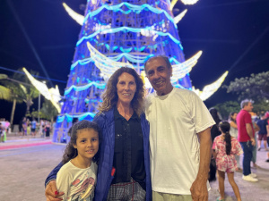 Amelí e família aproveitando a abertura do Natal em Maceió. Foto: Débora Cândido