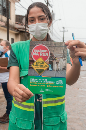 Educação ambiental orientou moradores e comerciantes da região. Foto: Secom Maceió