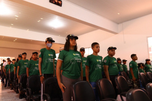 Alunos receberam os uniformes pessoais durante a aula inaugural e puderam dar início às vivências do programa. Foto: Pedro Farias.
