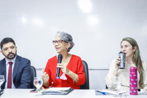 Juíza Fátima Pirauá (no meio) falou sobre a legitimidade do ECA e a sua importância no desenvolvimento das crianças e dos adolescentes. Foto: Pedro Farias/Ascom Semed