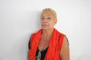 Rose Mary trabalha há 44 anos com treinamento de corte e costura. Foto: Lílian Santos (estagiária)/ Ascom Semed