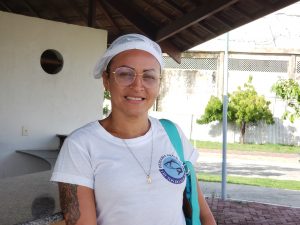 Marisqueira Lidiane Silva, do Centro Pesqueiro, já está preparada para a Quaresma (Foto: Tatiane Gomes/Ascom Semtabes)