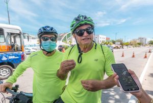 O professor e ciclista Jonas de Melo aprovou a iniciativa. Foto: Itawi Albuquerque/Secom Maceió.