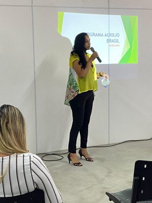 Palestra ocorreu na quinta (7) para instruir assistentes sociais sobre mudanças no programa Auxílio Brasil. Foto: cortesia