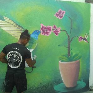 Artista visual Anderson Carlos é conhecido na comunidade como Gigante. Foto: cortesia