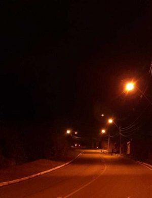 Luminárias foram religadas depois da reposição de cabos. Foto: Equipe Sima
