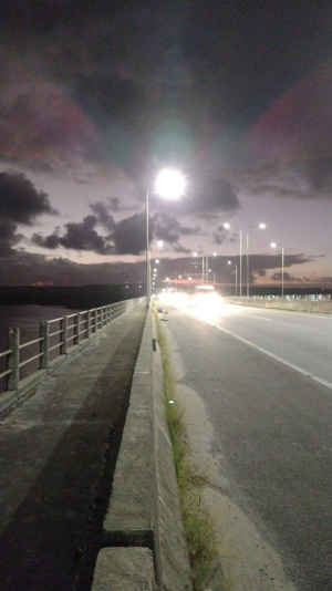 Iluminação na ponte Divaldo Suruagy após a execução dos serviços. Foto: Sima