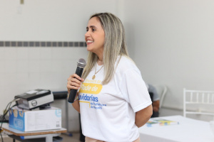Coordenadora da SMCI, Iracelly Pinho, também esteve presente e realizou a apresentação dos resultados. Foto: Daniel Marinho/Ascom Semed