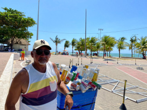 Vendedor ambulante, João Souza comemorou oportunidade de aumentar vendas com atração natalina
