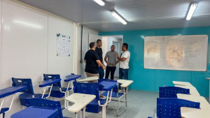 Espaço Areninha funciona no contra turno escolar com aulas de reforço de português e matemática, além de atividades esportivas no campo.