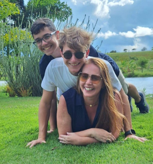 Para Jaclyn Falcão, o segredo para ser mãe e profissional está no equilíbrio. Foto: Arquivo pessoal