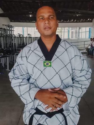 Professor Max Taine levou prática do Taekwondo para escola municipal no Jacintinho. Fotos: Natália Luísa/Ascom Semed